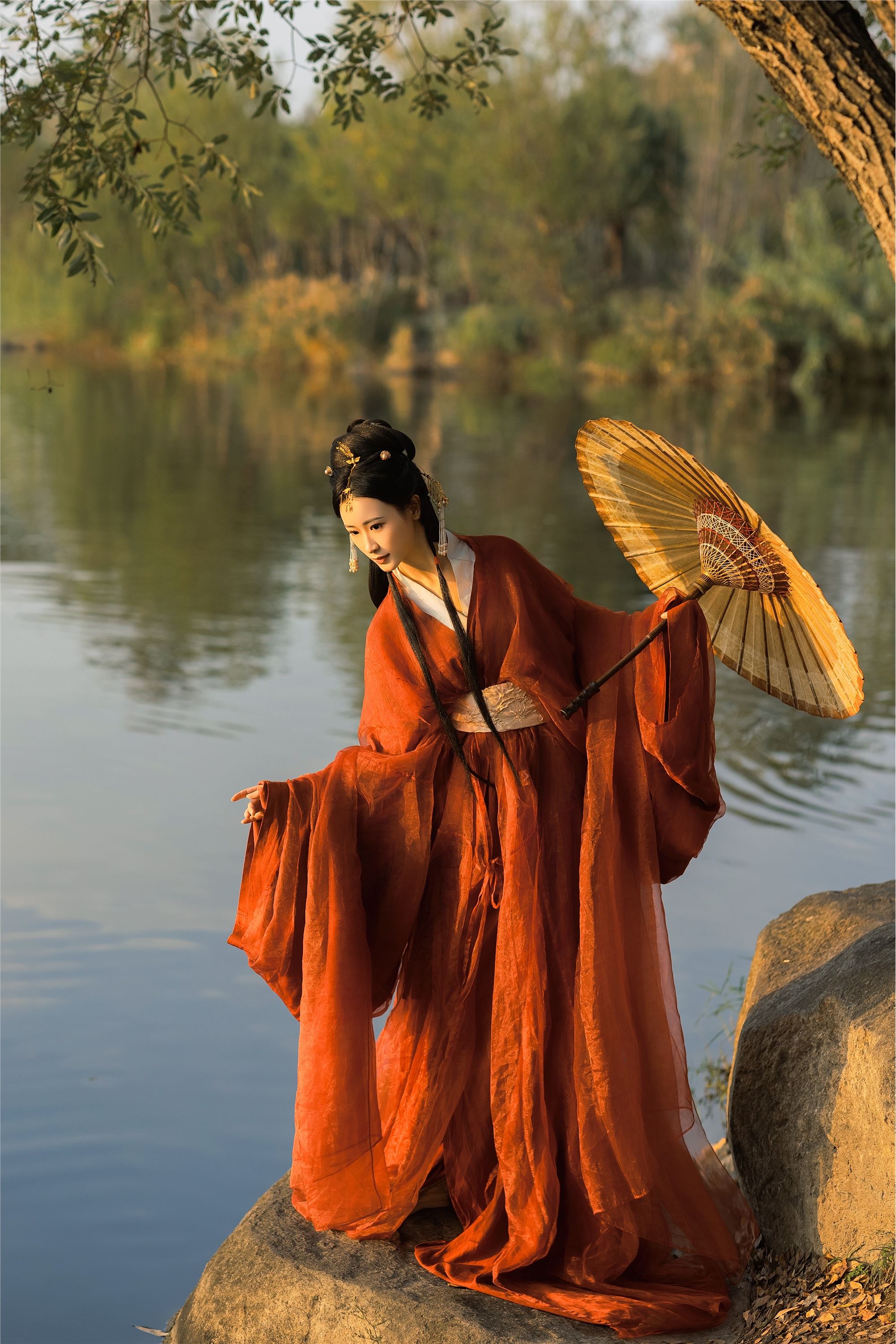 YITUYU艺图语 2025.01.27 落日熔金 江月月月